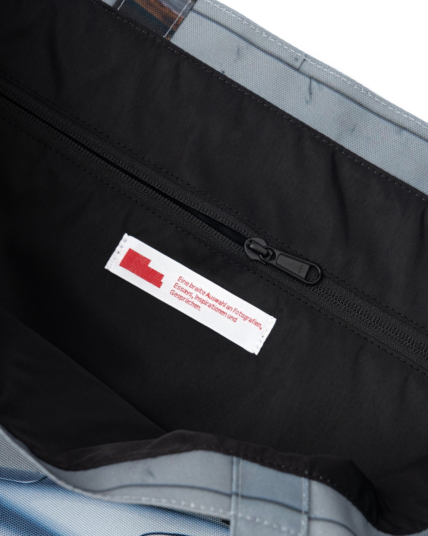 Silberne Kunst Bag