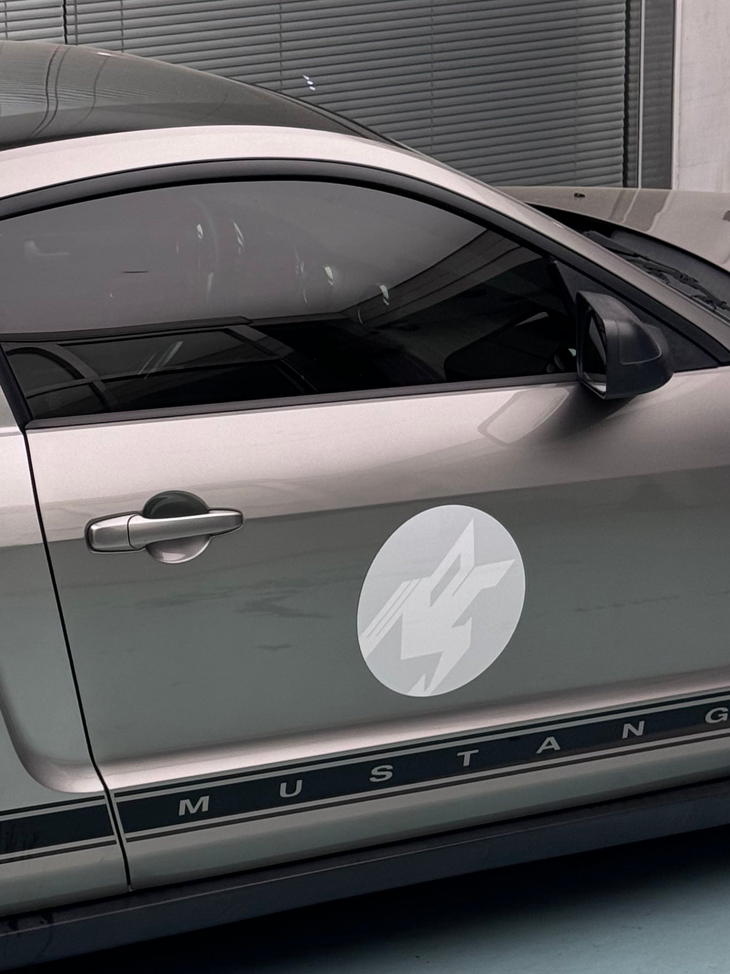 Roundel-White